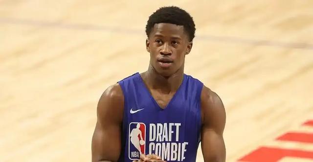 76人新秀表现惊艳，全场观众掌声不断，市场那些更新文章.