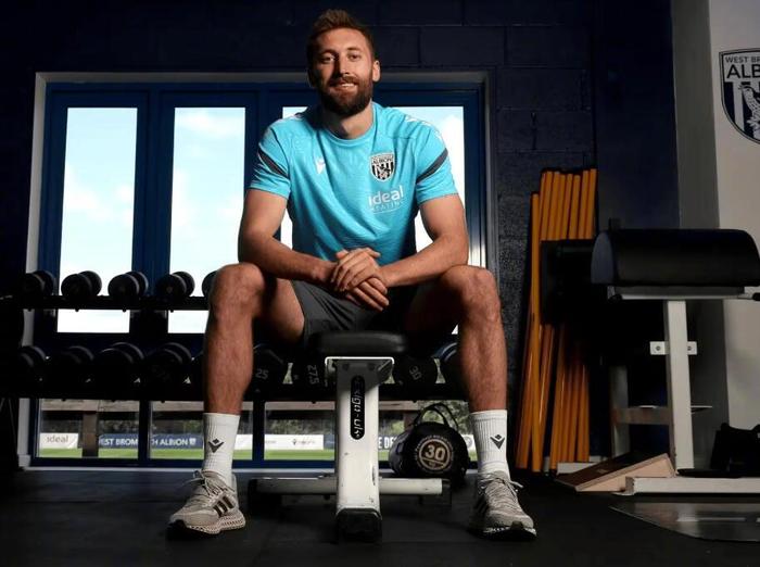 利物浦后卫神勇救险，助球队成功保级，准备日本价格.